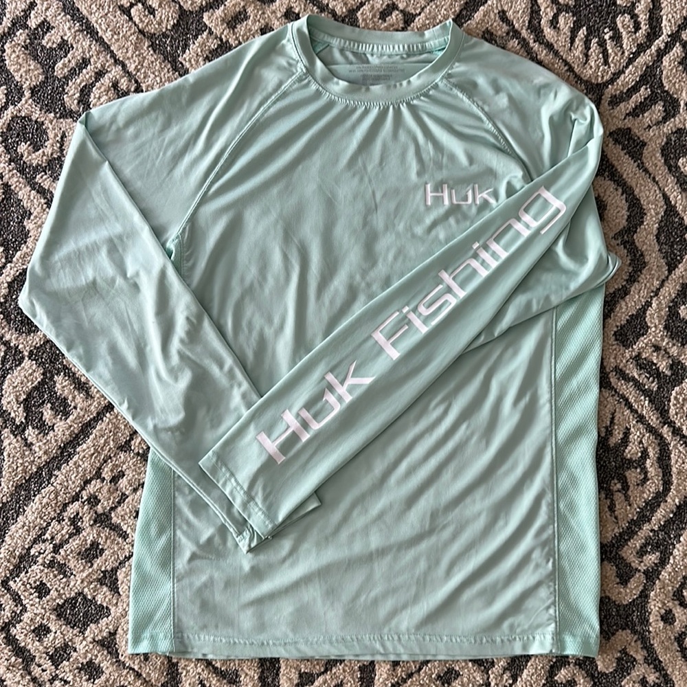 Like new Huk Performance Fabrics long sleeve shirt.